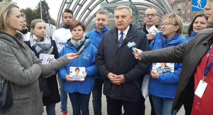 Nowoczesna i Platforma wsiada do autobusów z Tadeuszem Truskolaskim