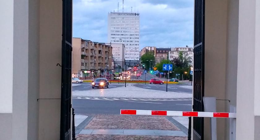 Bohaterowie znad „Białki”. Nie są w stanie przyznać się do własnych wpisów