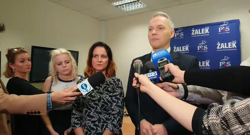 Jacek Żalek gratuluje wygranej Tadeuszowi Truskolaskiemu i deklaruje pomoc