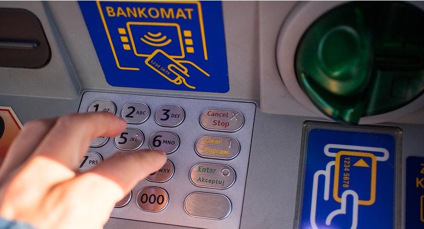 Coraz więcej podlaskich emerytów korzysta z rachunków bankowych