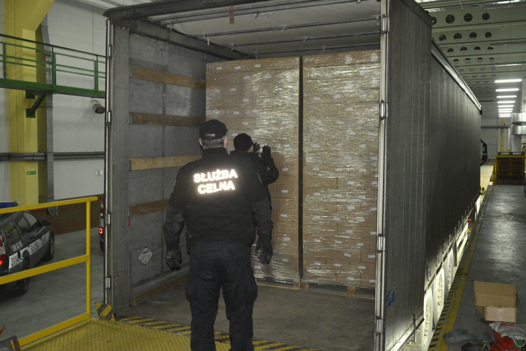 W ciężarówce miała być pasmanteria, były papierosy. Przemytnik stracił pojazd wraz z ładunkiem
