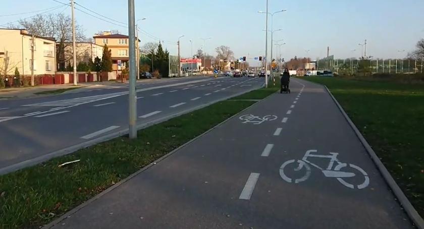 Chodnika nie ma, ale będzie za to oficer
