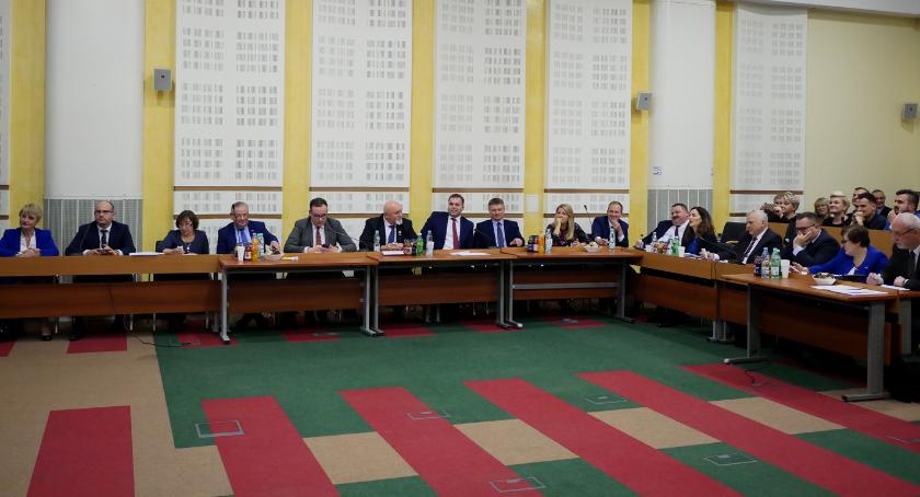 Sejmik we wtorek wybierze zarząd i prezydium? Są szanse na kompromis 