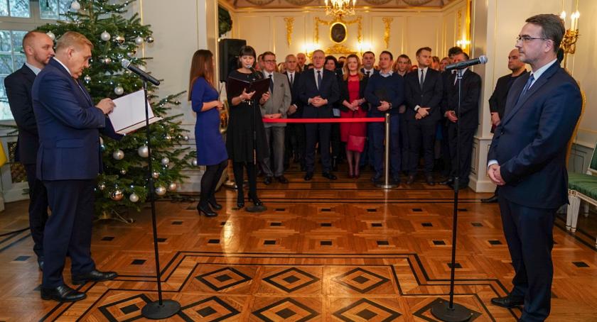 Radnych PiS nie było na zaprzysiężeniu zastępcy prezydenta. Zagadka rozwiązana