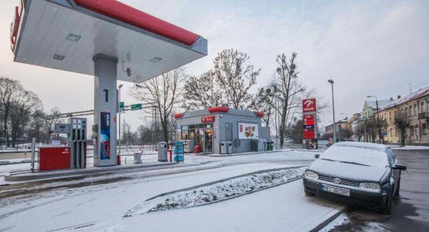 Wyraźne obniżki cen na stacjach paliw