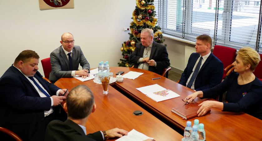 Marszałek Kosicki zostaje na stanowisku. Wycofuje swoją rezygnację