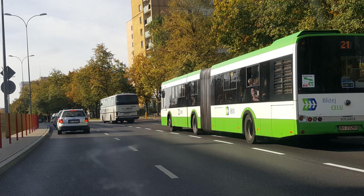 Bezpłatna komunikacja miejska dla wszystkich uczniów? Na razie nie da się i nie można