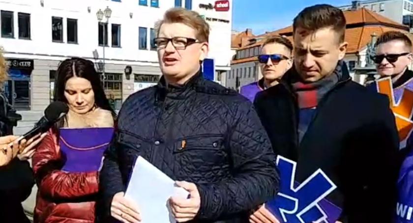 Wiosna jeszcze porządnie się nie zorganizowała, a już nastąpiło przemeblowanie