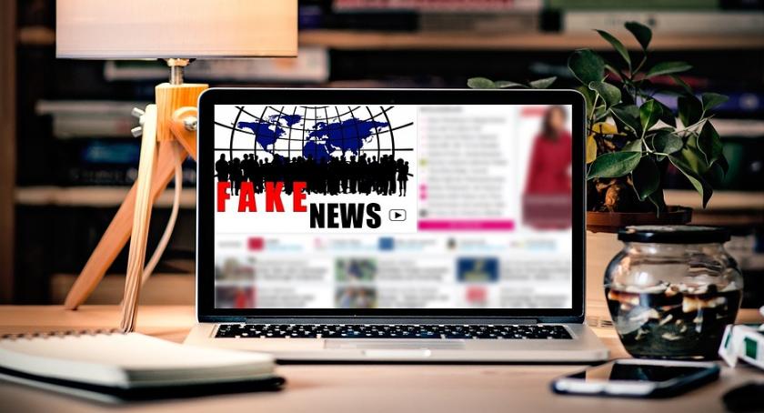 Raz prozą: Kto tworzy fake newsy?