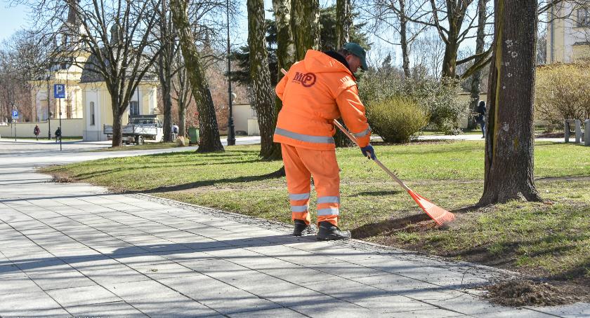 Trzy firmy są odpowiedzialne za letnie oczyszczanie Białegostoku 