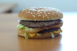 Policja? Chciałem spytać o mojego burgera...