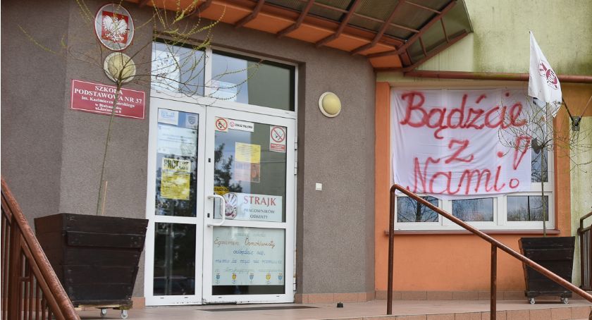 Na strajku nauczycieli zyskał rząd i PiS. Stracili najwięcej uczniowie i nauczyciele