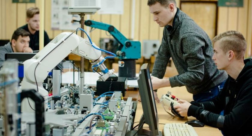 Pracodawcy potrzebują wykwalifikowanych kadr. Lekarstwem ścisła współpraca ze szkołami
