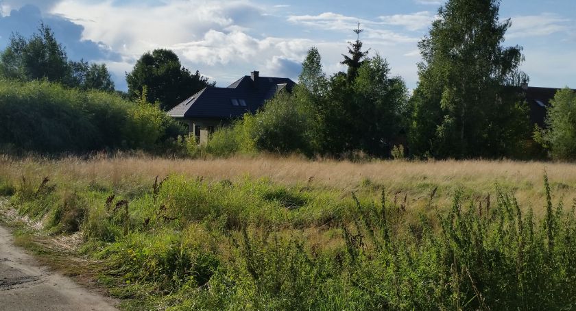 Na Pieczurkach stoją domy bez adresu, bez numerów i bez drogi dojazdowej 