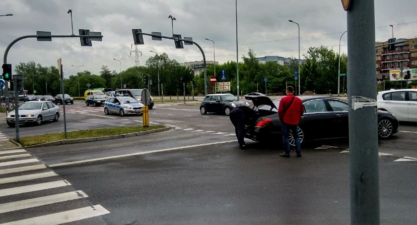 Po zdarzeniu drogowym był zablokowany pas ruchu na Piastowskiej