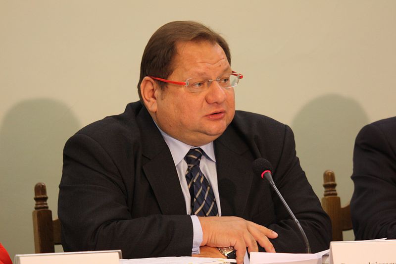 Bezwarunkowy dochód podstawowy chce wszystkim zapewnić Ryszard Kalisz