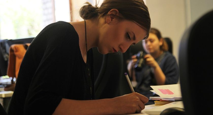 Student w pracy na wakacjach - umowy, składki, świadczenia