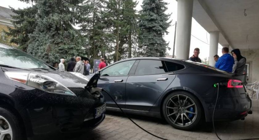 W sierpniu odbędzie się zlot aut elektrycznych. Takich pojazdów przybywa, brakuje jeszcze stacji ładowania