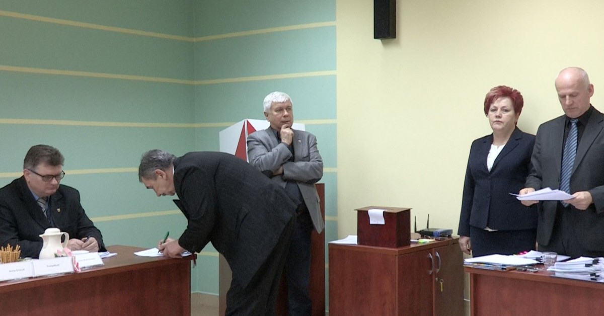 Presja na radnych i brak tajności głosowania?