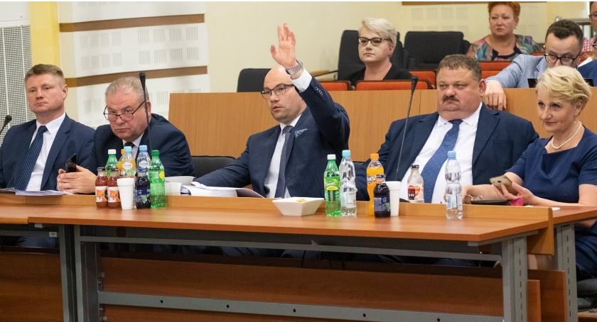 Będzie głosowanie o odwołanie zarządu województwa. Wszystko przez nieobecność radnej