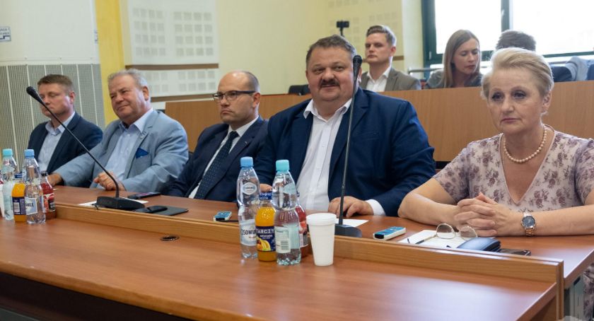 Marszałek zostaje na stanowisku. Cały zarząd też