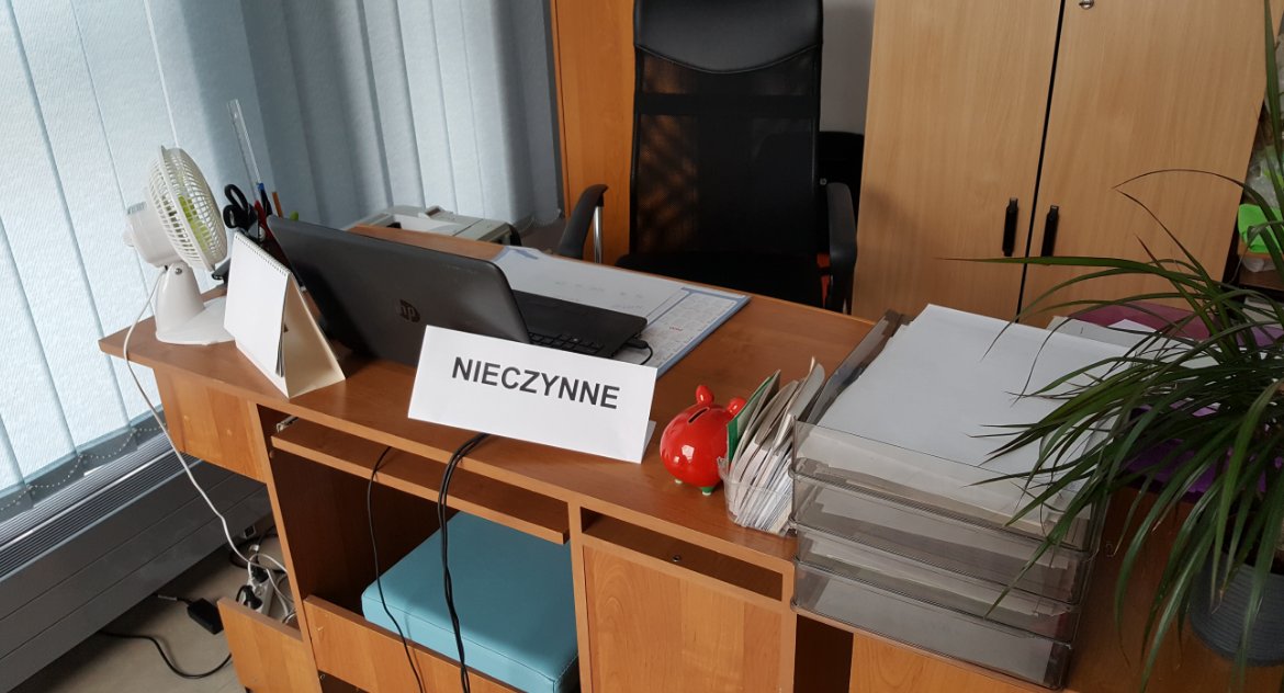 Tak trzeba żyć! Urzędnik przez dwa lata nie pojawił się w pracy, ale brał wynagrodzenie