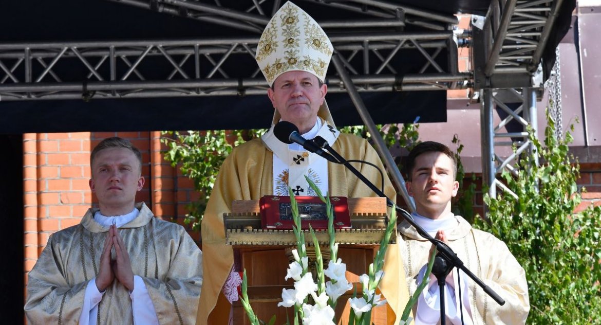 Arcybiskup Wojda: Nie możemy pozwolić, aby wyśmiewano wartości dla nas najświętsze