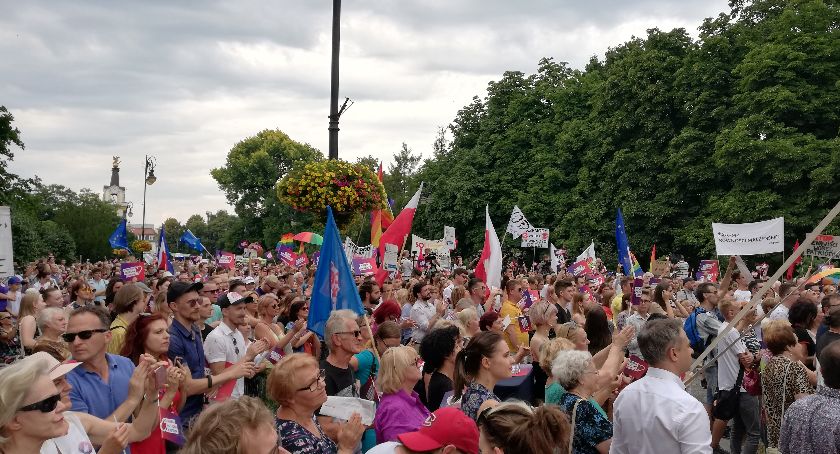 Przyjechali, poklaskali, inni się pomodlili, rozeszli się w spokoju [ZDJĘCIA]