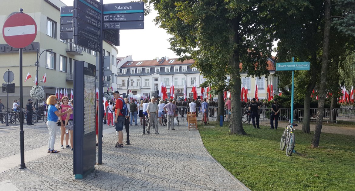 Prezydent zaprasza, ale z ograniczeniami