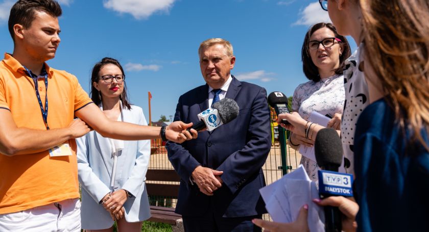 Prezydent postanowił ocieplić wizerunek piknikami rodzinnymi po marszu równości