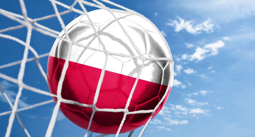 Spadek Polski w rankingu FIFA. Jak bukmacherzy oceniają szanse naszej reprezentacji w kolejnych meczach eliminacyjnych?