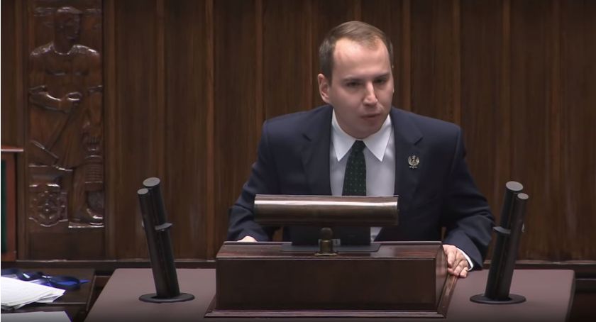 Adam Andruszkiewicz pozdrowił na twitterze swoich krytykantów