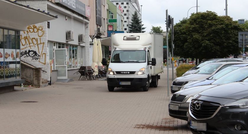 Kierowcy nadal jeżdżą po chodniku. Czy jeden śmiertelny wypadek to za mało?