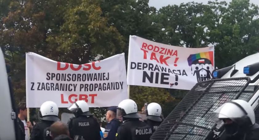 Ile kosztuje obwoźny cyrk LGBT?