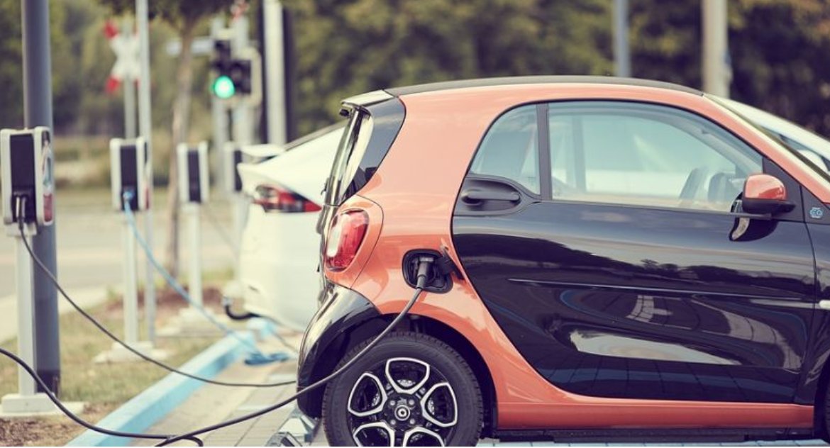 Gdzie w Białymstoku doładować auto elektryczne? Magistrat słabo w tym zorientowany