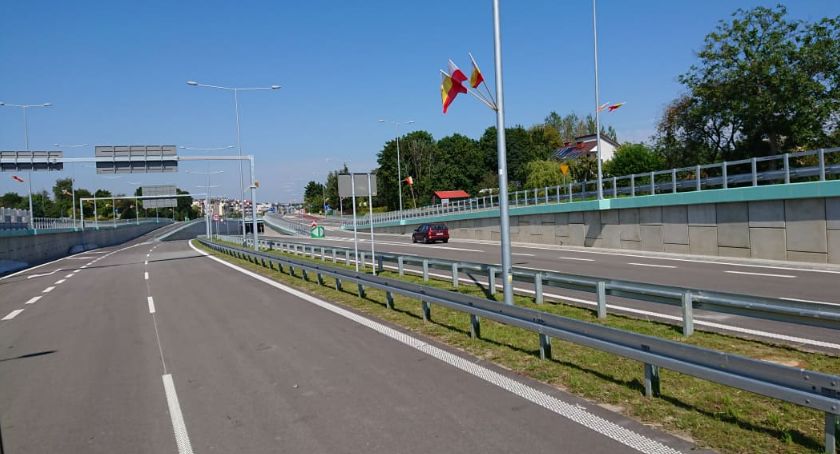 Można już śmigać Trasą Niepodległości. Na razie prowadzi donikąd