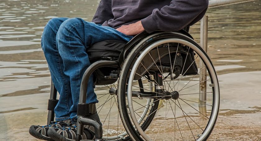 500+ dla niepełnosprawnych nie wpłynie z automatu. Trzeba złożyć wniosek