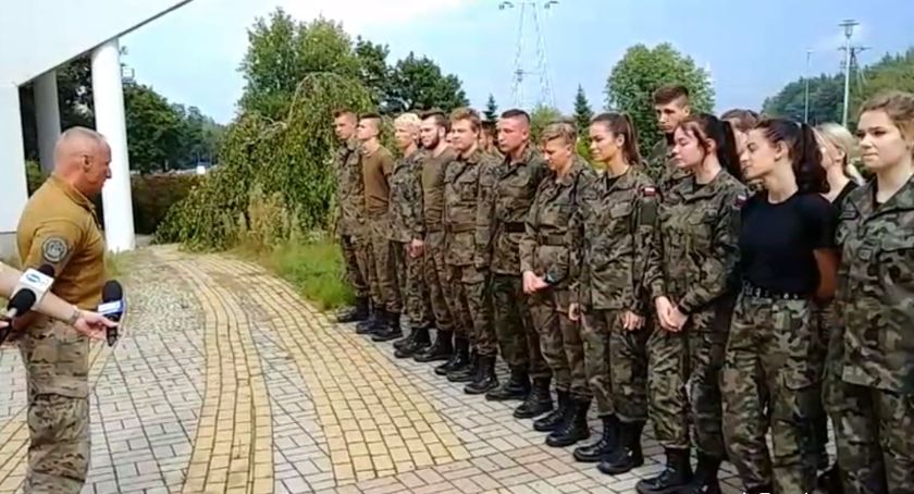Były łzy, musztra i uściśnięcie dłoni na do widzenia