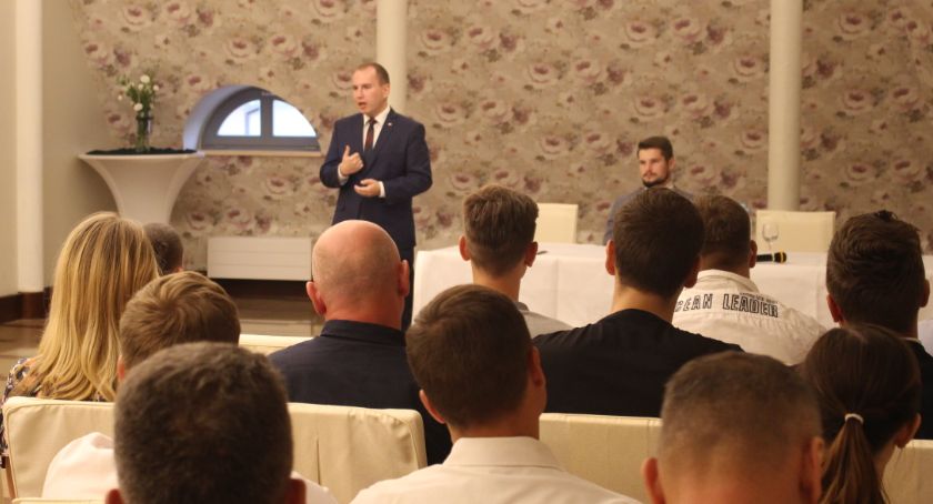 Adam Andruszkiewicz rozpoczął kampanię wyborczą strzałem w dziesiątkę