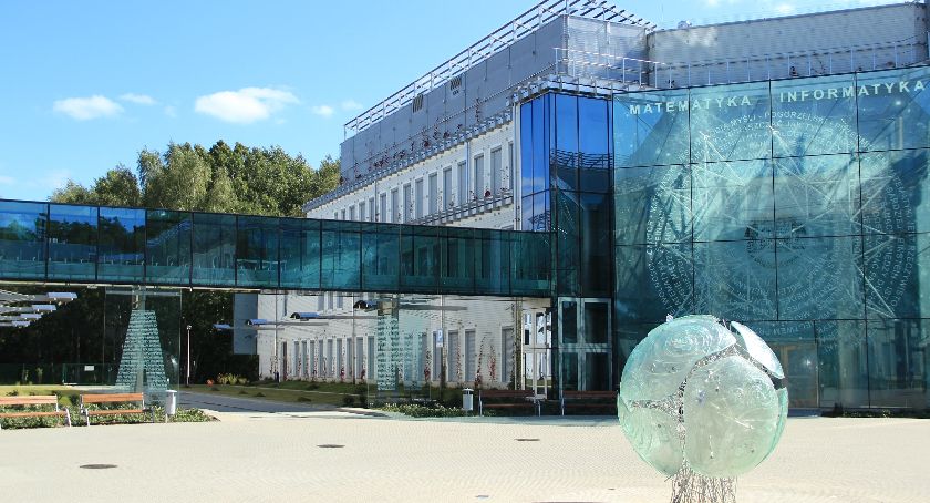 Uniwersytet zaprasza na kurs matematyki przyszłorocznych maturzystów