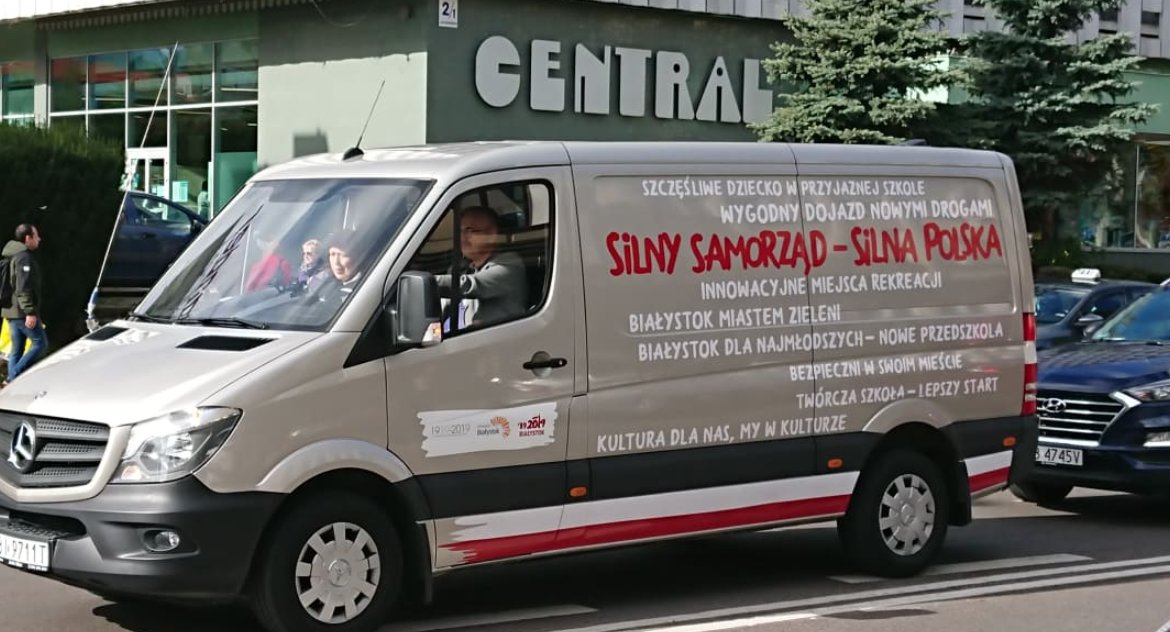Po co te banery? Prezydent nie chce odpowiedzieć? Czy nie ma co odpowiedzieć?