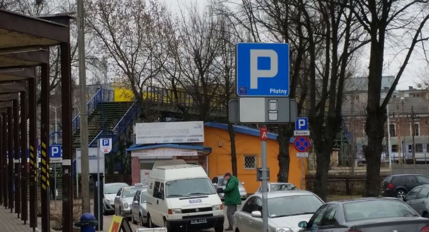 Da się wiedzieć czy jest wolne miejsce na parkingu zanim na niego wjedziemy?