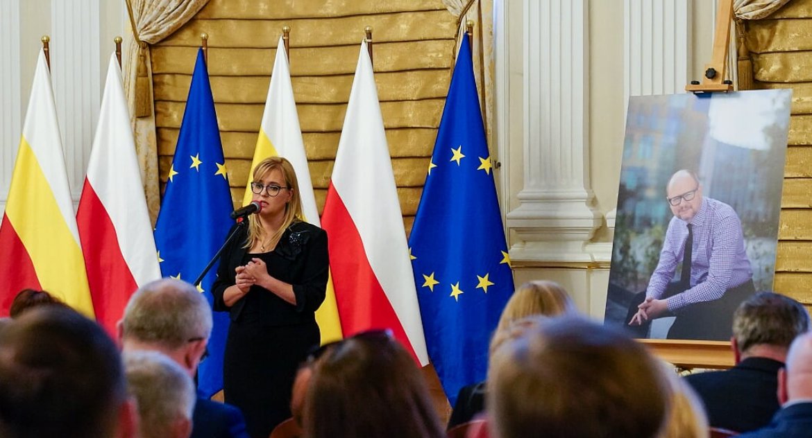 Adamowicza można było wyprowadzić w kajdankach. Został honorowym obywatelem Białegostoku 