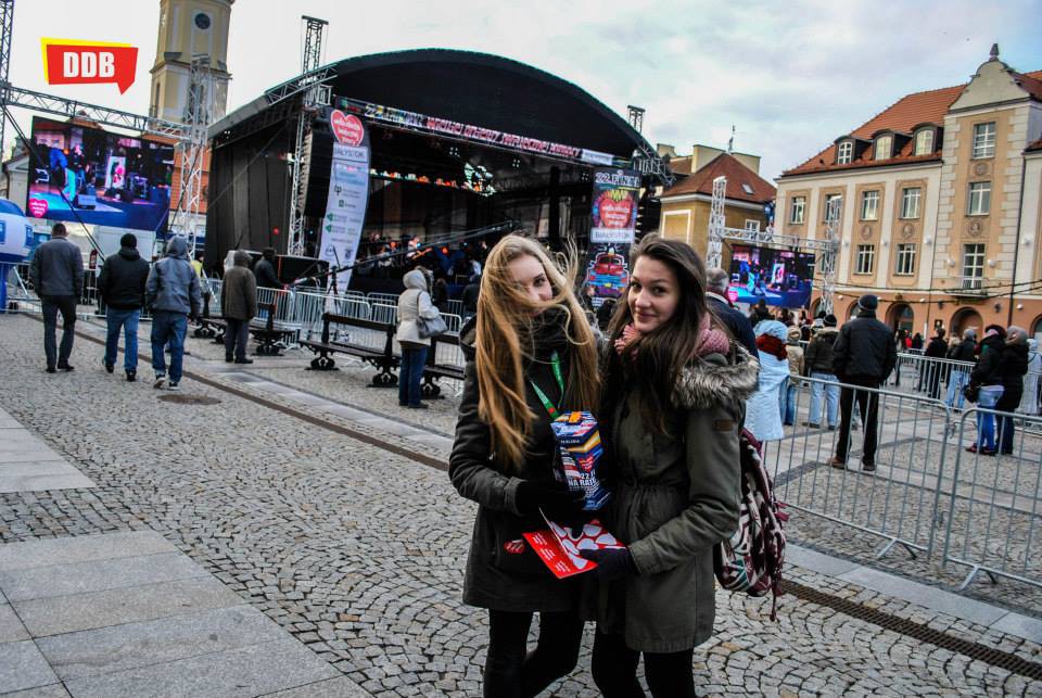 Orkiestra zagrała i do puszek zebrała