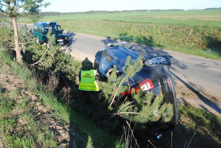 Nieudana próba ucieczki skradzionym autem