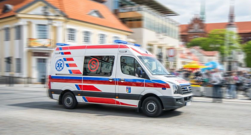 Uratowali życie starszemu mężczyźnie. Zasłabł w sklepie i nie oddychał