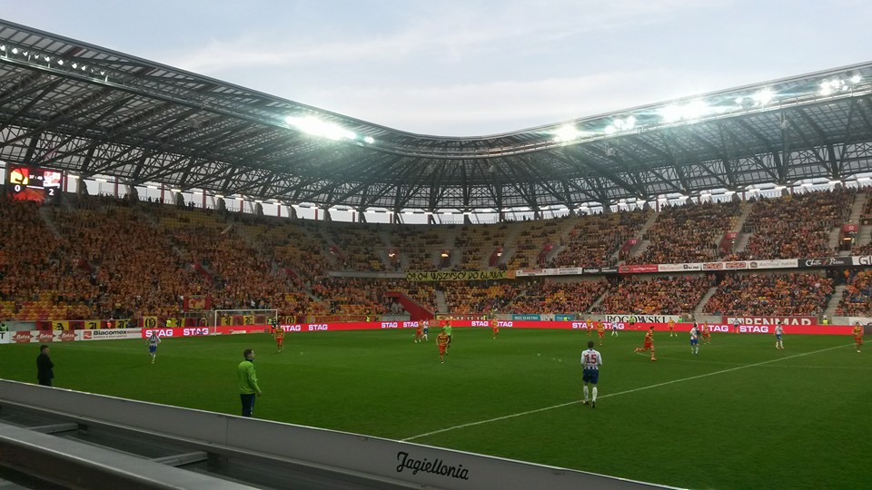 Sromotna porażka i trener w starciu z kibicami. Tak się skończył wczorajszy mecz Jagi