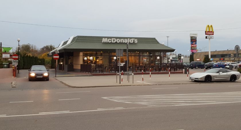 Jedzenie z „Maca” dojedzie teraz taniej i prosto do domu