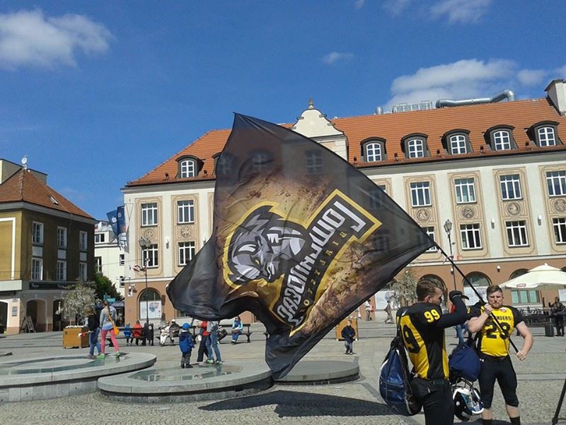 Lowlandersi dziś też wyszli z flagą