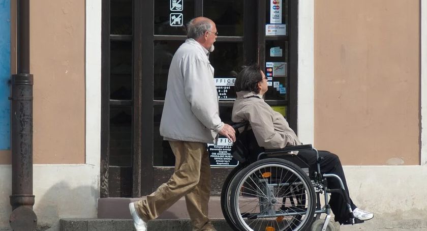 Tysiące wniosków o 500+ dla niesamodzielnych